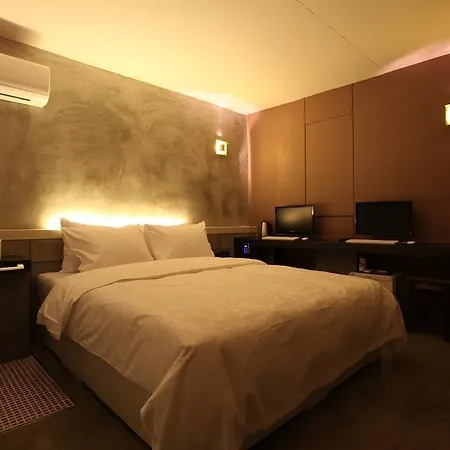 Lusso Hotel